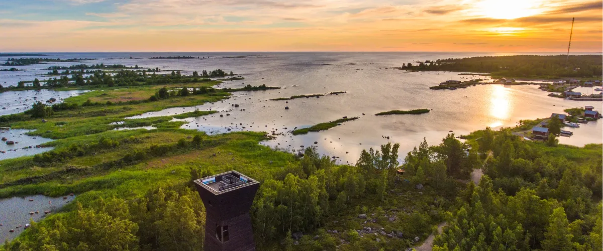 Bild på saltkaret i Björköby. Solnedgång. Foto av Kimmo Makkonen